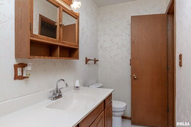 2824 E 32nd St, Davenport, IA 52807 - photo 6