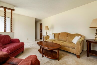 5312 Idlewood Ln, Louisville, KY 40291 - photo 5