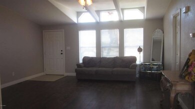 Living room 4