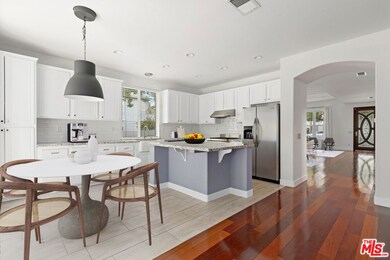 KITCHEN BREAKFAST AREA/VIRT STAGED