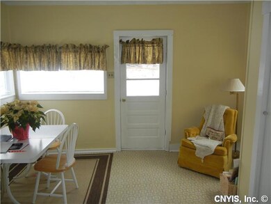 Morning room Bright, cheerful sunporch off the kit