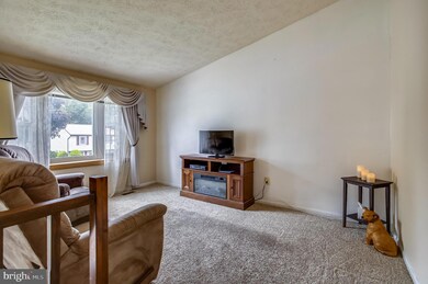 11 Woodmans Ct, Essex, MD 21221 - photo 4