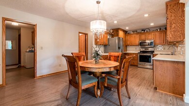 2911 dining to kitchen