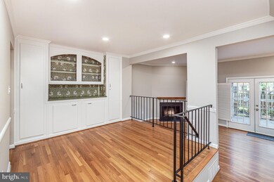 1342 Chetworth Ct, Alexandria, VA 22314 - photo 2