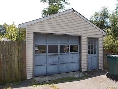 Detached Garage