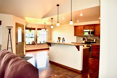 310 N Newark Ave, East Wenatchee, WA 98802 - photo 3