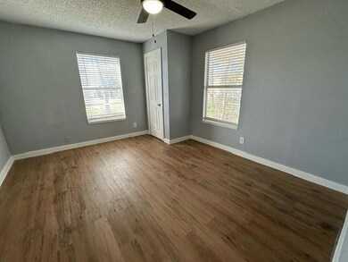 615 W Coffin St, Denison, TX 75020 - photo 4