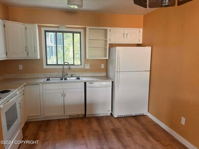 8521 Shrub Ct unit B, Anchorage, AK 99504 - photo 2