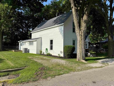 562 W Railroad St, Wabash, IN 46992 - photo 3