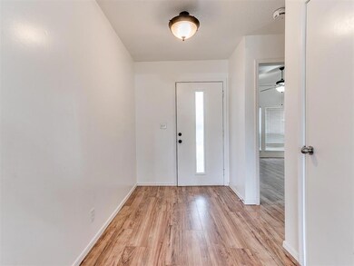 1313 NE 22nd St, Moore, OK 73160 - photo 5