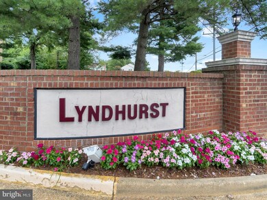 3800 Lyndhurst Dr unit 301, Fairfax, VA 22031 - photo 3