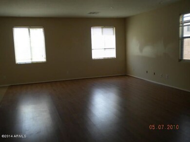 7229_family room