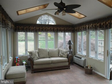 423 Hawkridge Ln, Sykesville, MD 21784 - photo 3