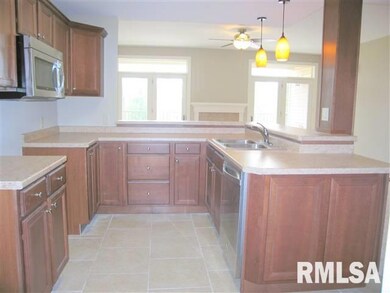 1871 Stone Gate Cir unit 8, Davenport, IA 52807 - photo 4