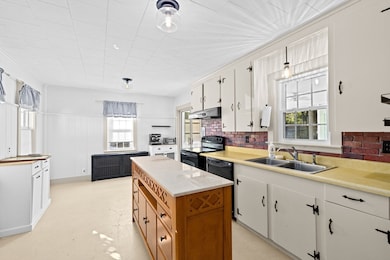 37 Brook St, Hanson, MA 02341 - photo 7