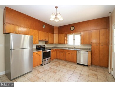 403 Franklin St, Shoemakersville, PA 19555 - photo 2