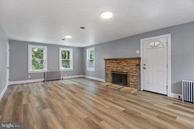 311 W 3rd St, Waynesboro, PA 17268 - photo 4