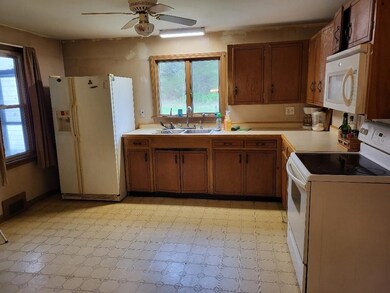 144 Washington Rd, Brimfield, MA 01010 - photo 6