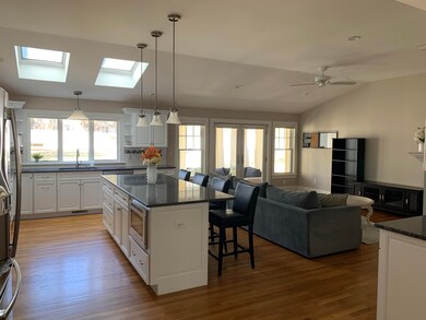 Kitchen/Living Area