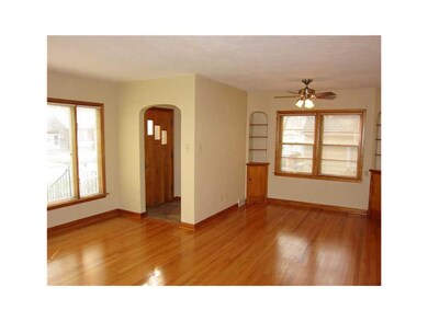 Living Room. Bright living room with beautiful har