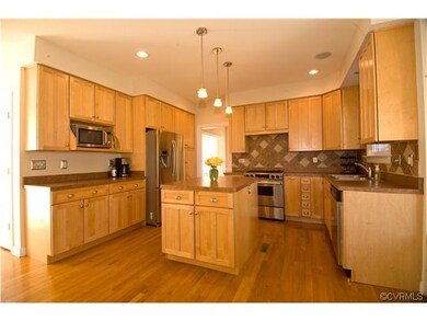 Gorgeous Chef's Kitchen, with hardwoods, ceramic b