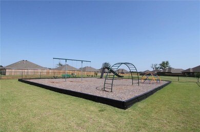 1909 Oak Tree Ct, Shawnee, OK 74804 - photo 5