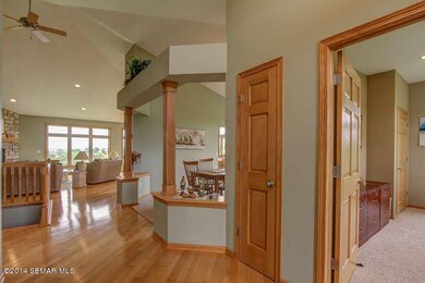 Foyer (10x6'6)