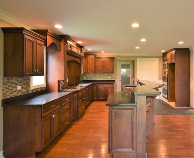 28W691 Douglas Rd, Naperville, IL 60564 - photo 6