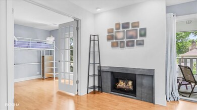 2051 Creekside Dr unit 2-3, Wheaton, IL 60189 - photo 5