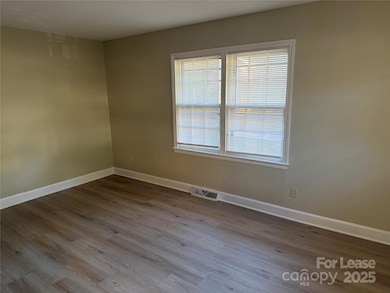 3728 Dresden Dr E, Charlotte, NC 28205 - photo 5