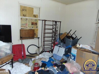 1029 SE Pinecrest Dr, Topeka, KS 66605 - photo 6