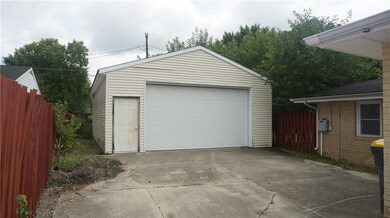 2726 W 40th St, Anderson, IN 46011 - photo 4