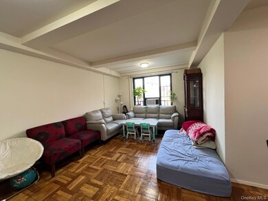 1553 Unionport Rd unit 7F, Bronx, NY 10462 - photo 6