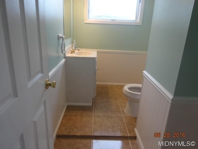 FULL BATH OTHER VIEW