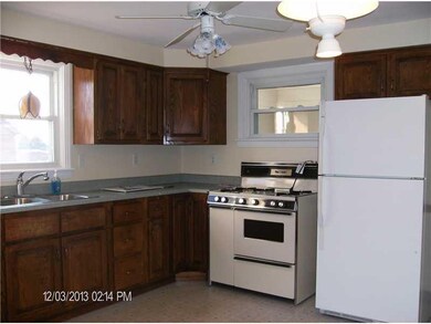 Kitchen. ~Nice Sized Eat-In Kitchen~