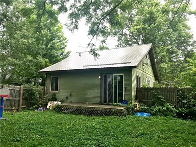 Rear exterior view / Steel roof 2014!