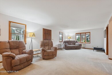 134 N Vine St, Bryan, OH 43506 - photo 2