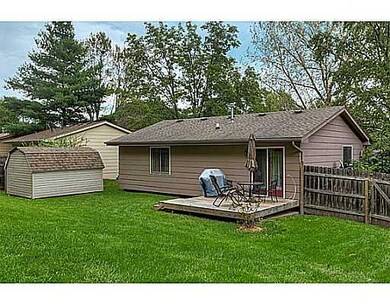 622 Hickory Hill Ln, Des Moines, IA 50317 - photo 2