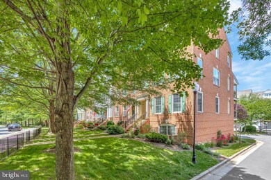 715 Massey Ln unit A, Alexandria, VA 22314 - photo 2