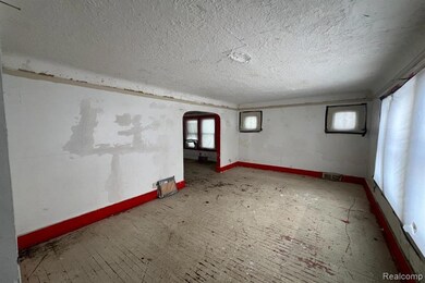 9138 Fischer St, Detroit, MI 48213 - photo 5
