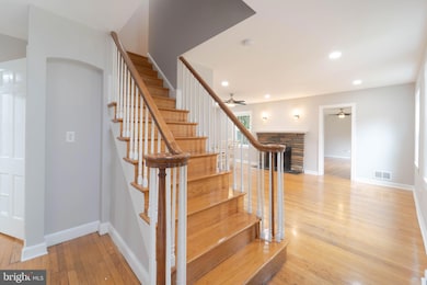 9211 Bells Mill Rd, Potomac, MD 20854 - photo 7