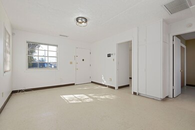 03 - Living Area