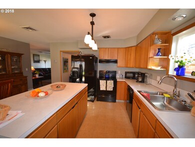 2102 E 12th St, the Dalles, OR 97058 - photo 6