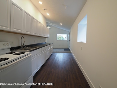 627 W Frederick Ave, Lansing, MI 48906 - photo 6