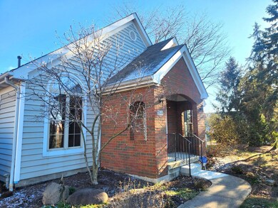 3649 Lakestone Cir unit 3649, Hilliard, OH 43026 - photo 2