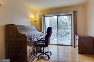 The Four Winds at Oakton unit 2-C4, Oakton, VA 22124 - photo 5