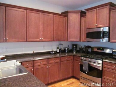 Kitchen - Beautiful Kitchen with Stainless Steel Appliances, Gas Range Top, Hardwoods