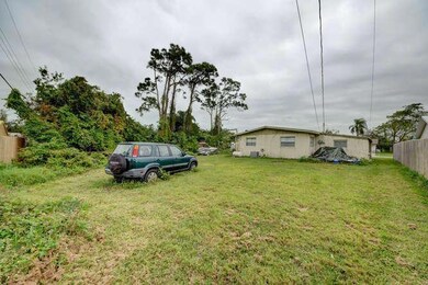2267 SE Monroe St Stuart FL-small-005-00