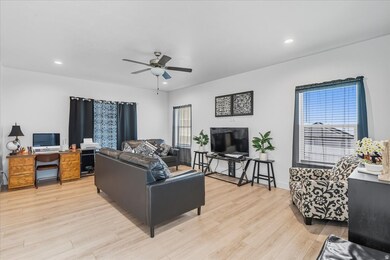 4459 E Pine Hollow Dr, Eagle Mountain, UT 84005 - photo 2