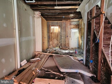 527 Bloom St, Baltimore, MD 21217 - photo 4